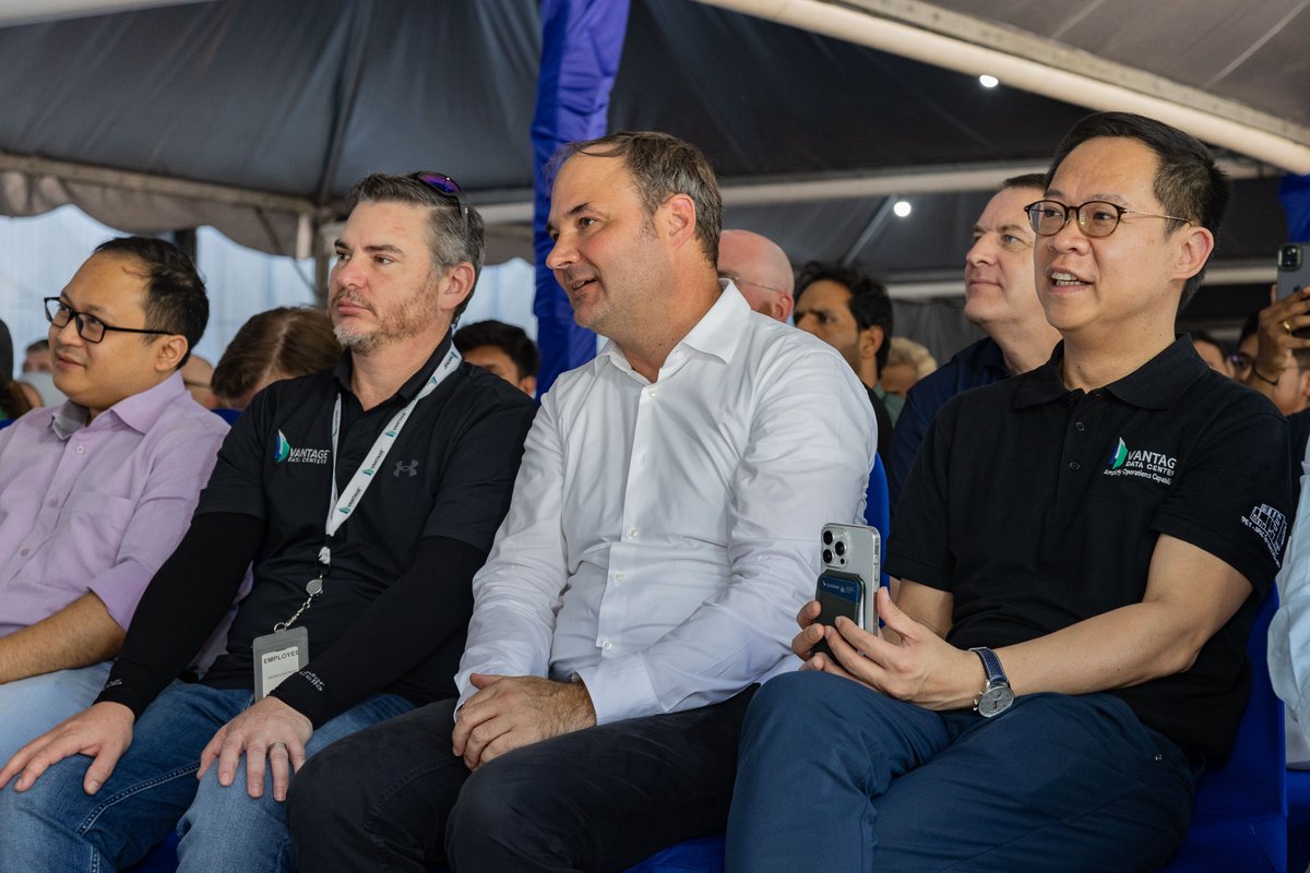 VantageDC's tweet photo. We recently celebrated the topping-out of our KUL14 data center in Cyberjaya, Malaysia. The 16MW facility is the largest on our KUL1 campus and is scheduled to open in early 2025. Congrats to the entire team on this milestone! https://t.co/zdThXJs2tS