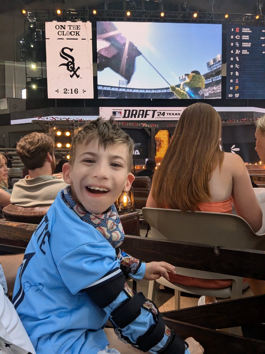 DevinSisak's tweet photo. #MLBdraftlive https://t.co/CKgXkqn84M