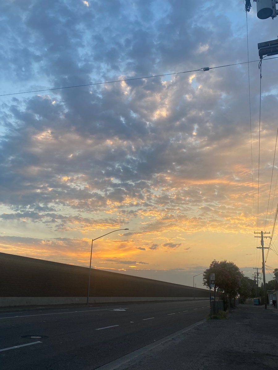 DrearRacketeer's tweet photo. Beautiful clouds from last night ❤️🥺.. oh hey you guys 👀 https://t.co/MrMik3dmI1