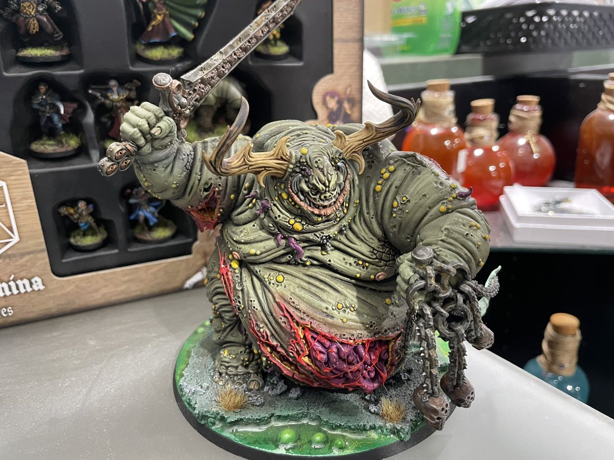 tomzer1's tweet photo. More of the painted denizens of the shelves of Three Brothers Games from my trip there last week. Amazing miniature painting skills on display!

#game #tabletop #paint #hobby #Hebron #Cincinnati https://t.co/wOaBsSs5tv