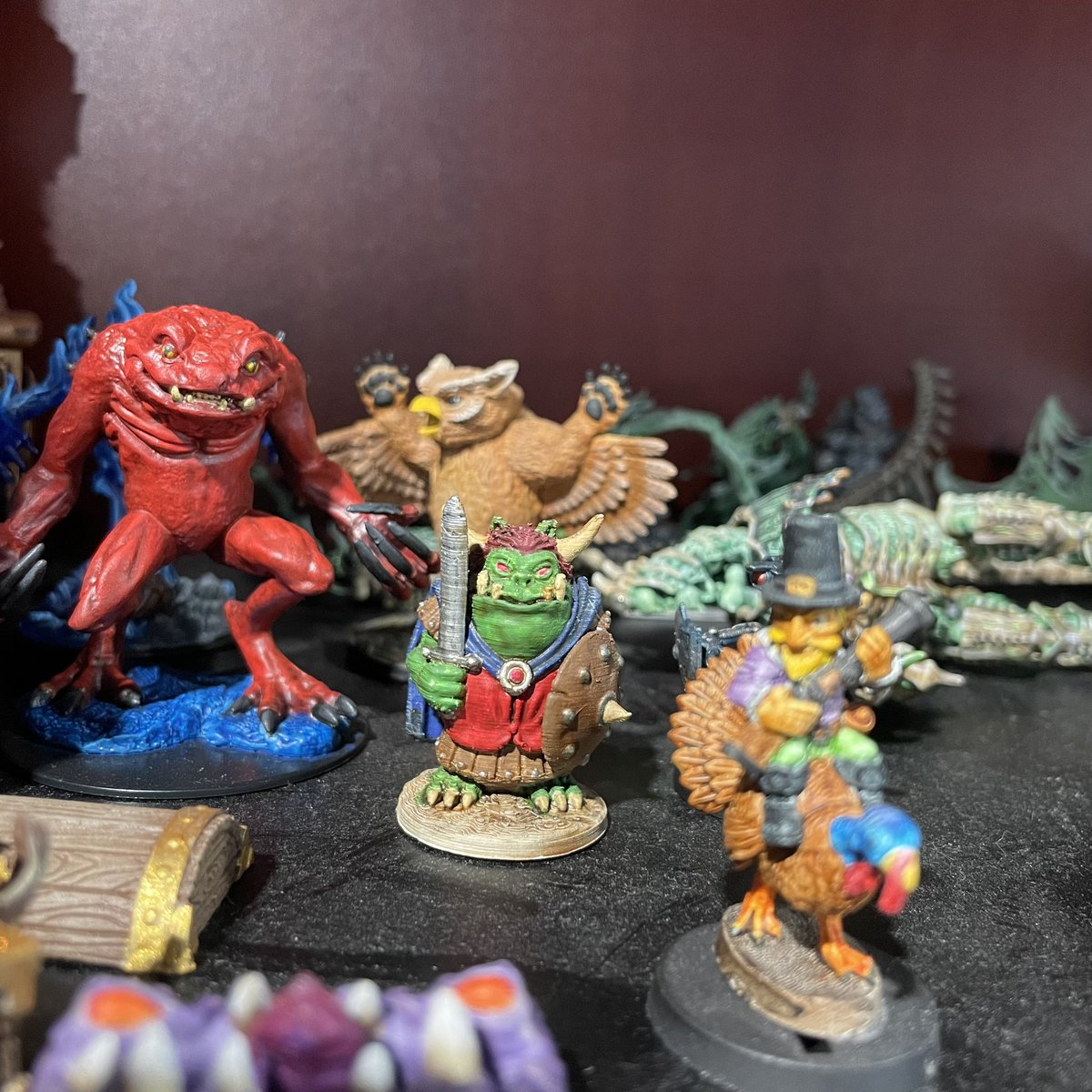 tomzer1's tweet photo. More of the painted denizens of the shelves of Three Brothers Games from my trip there last week. Amazing miniature painting skills on display!

#game #tabletop #paint #hobby #Hebron #Cincinnati https://t.co/wOaBsSs5tv