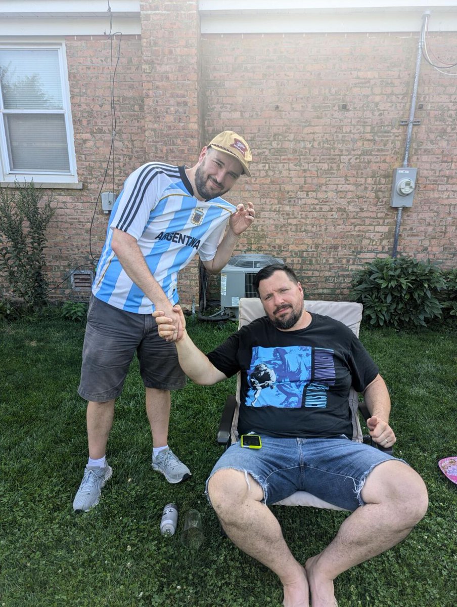 dramgus's tweet photo. Bet! If Argentina wins, @PatrickGombert  gets one giant Modelo; if Colombia wins, @dhinkel  gets two. https://t.co/xiCVOzUAgQ