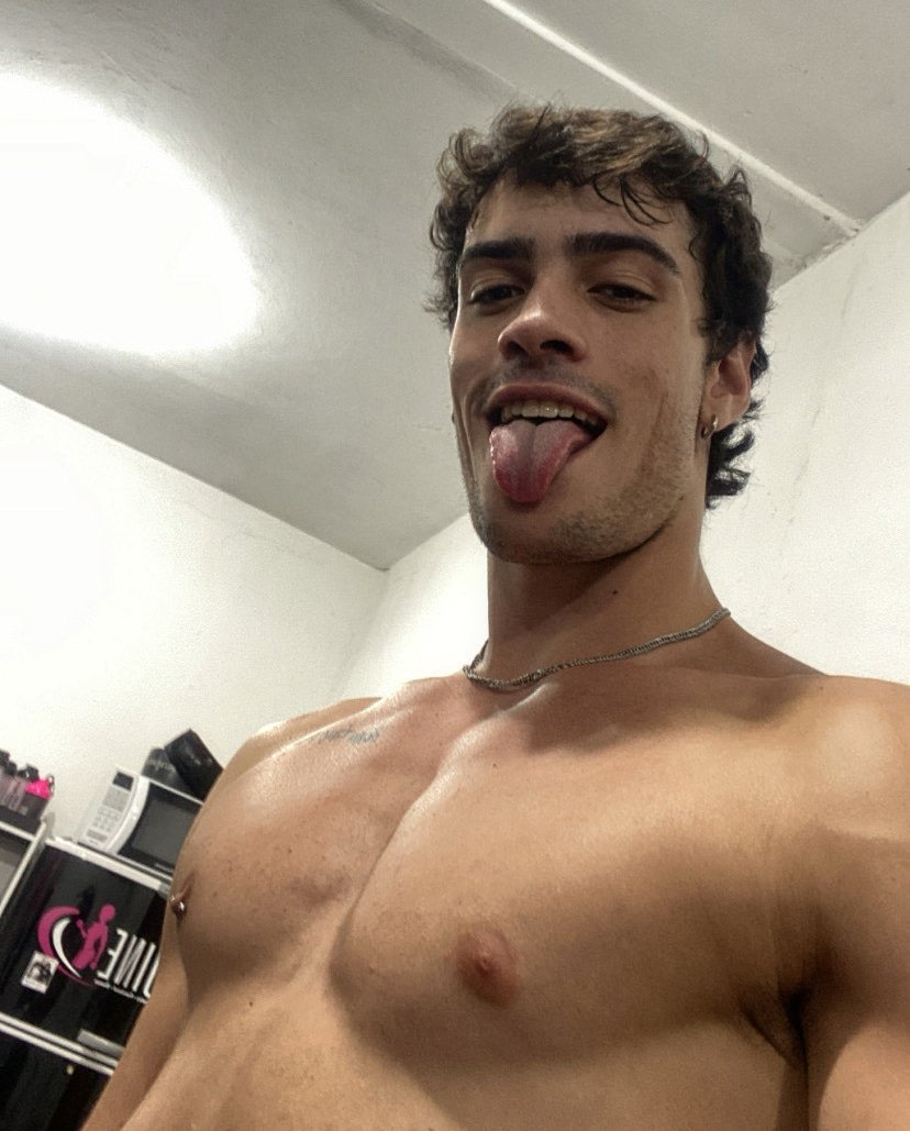 EliVideo24's tweet photo. Who want my body ? https://t.co/umkDvqVXF4