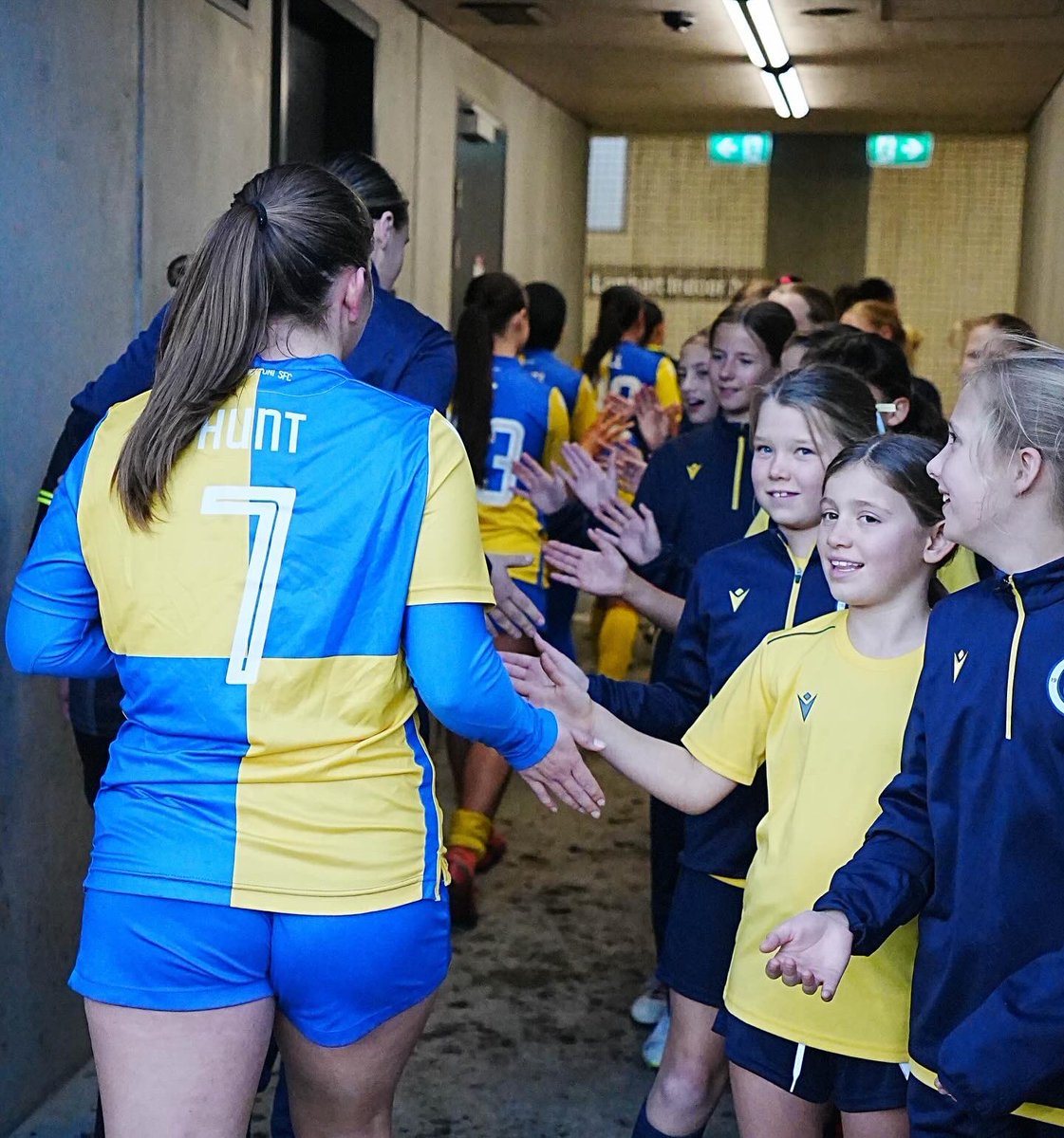 sydneyunisfc's tweet photo. GSAP BALL GIRLS | A few photos from our fantastic GSAP ball girls and halftime entertainment who joined us yesterday to support our Women’s 1st Grade team to victory! Thank you to everyone who attended🙌

📸 @lincolnx_xue 

#uptheuni🔵🟡 https://t.co/jZl1TPVKA2