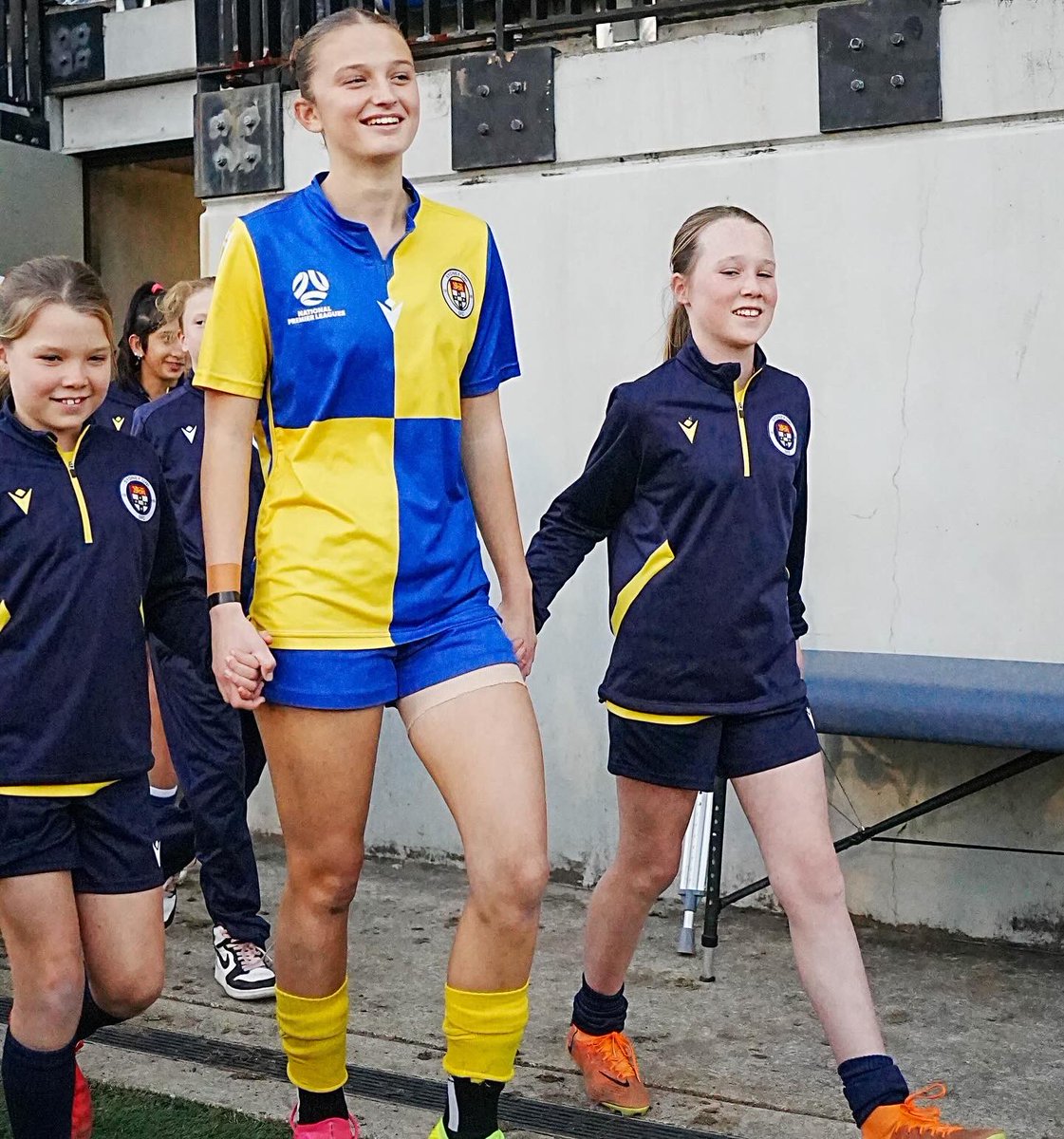 sydneyunisfc's tweet photo. GSAP BALL GIRLS | A few photos from our fantastic GSAP ball girls and halftime entertainment who joined us yesterday to support our Women’s 1st Grade team to victory! Thank you to everyone who attended🙌

📸 @lincolnx_xue 

#uptheuni🔵🟡 https://t.co/jZl1TPVKA2