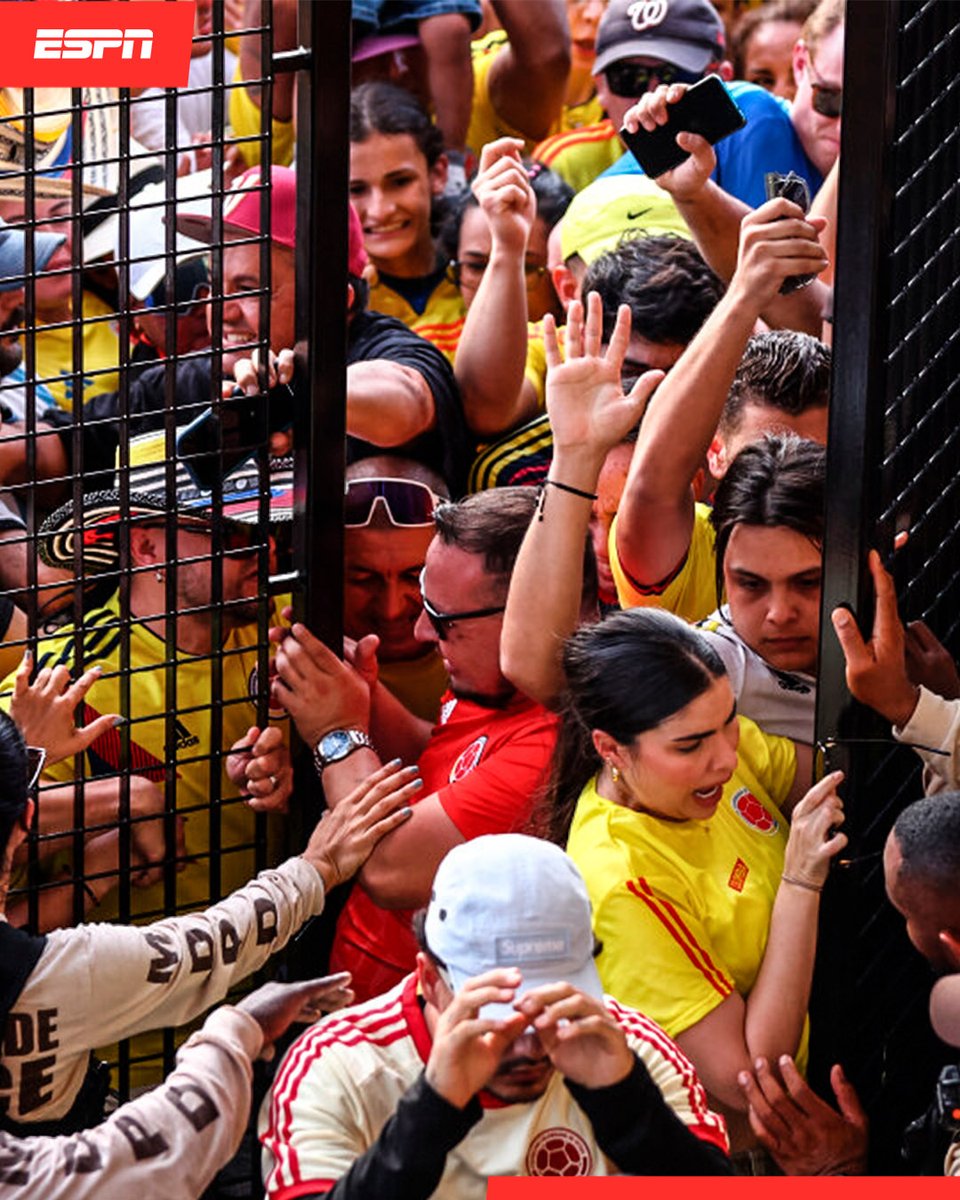ESPNArgentina's tweet photo. 🚨 ¡ÚLTIMO MOMENTO! ¡CONFIRMADO! 

👉 Por los incidentes ocurridos en las afueras del estadio, se atrasa 30 minutos la final de la Copa América entre Argentina y Colombia en Miami. 

ℹ️ #ESPNEquipoF https://t.co/QqJSWTX0s8