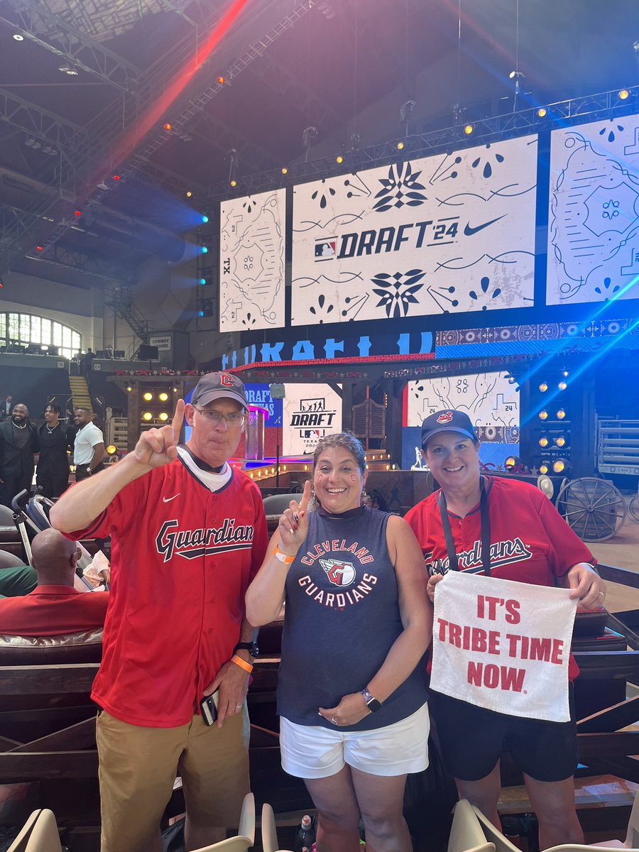 sarahbish34's tweet photo. Excited for the #1 pick! #MLBDraftLive #MLB https://t.co/PrQiOedDL5