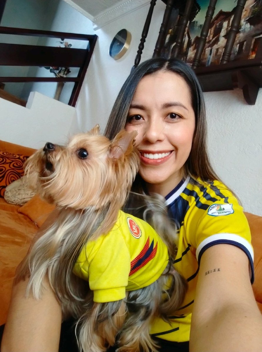 Julifer_cp's tweet photo. 💛💙❤️ https://t.co/wuqIg9xese