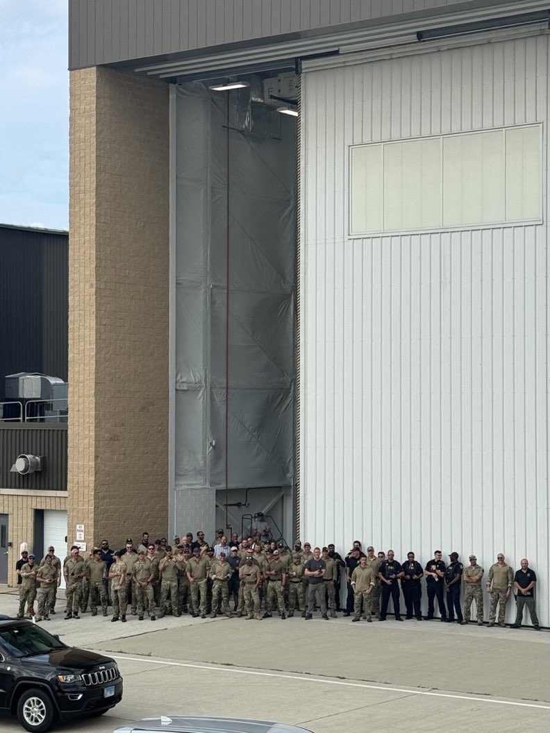 MJTruthUltra's tweet photo. This is who was waiting for Trump when he touched down in Milwaukee just now… https://t.co/295ZZb37IM