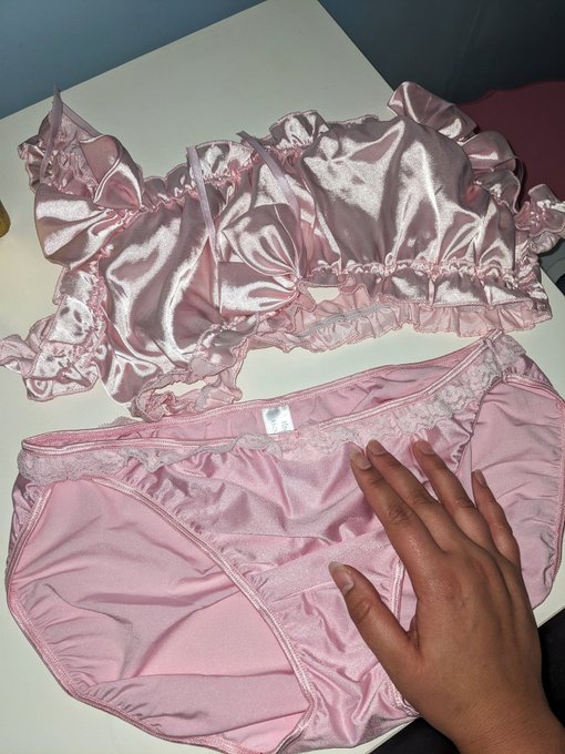 Session looks. Satin mistress. Satin hypno sissy uniform. https://t.co/it4e2ZUcZ9<a href="/tag/musclewomen"class="tags"><span>#musclewomen</span></a><a href="/tag/musclemommy"class="tags"><span>#musclemommy</span></a>