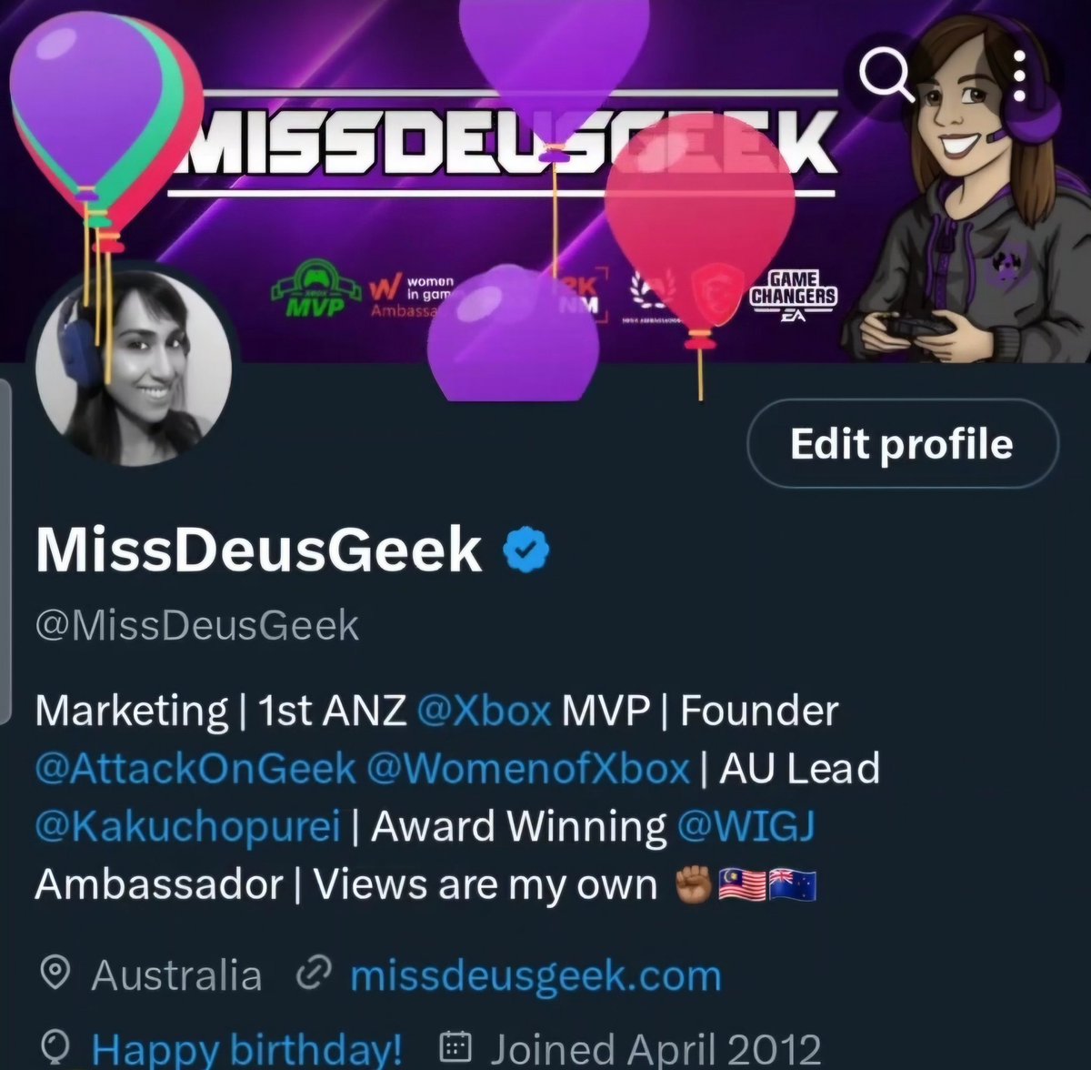 MissDeusGeek tweet media