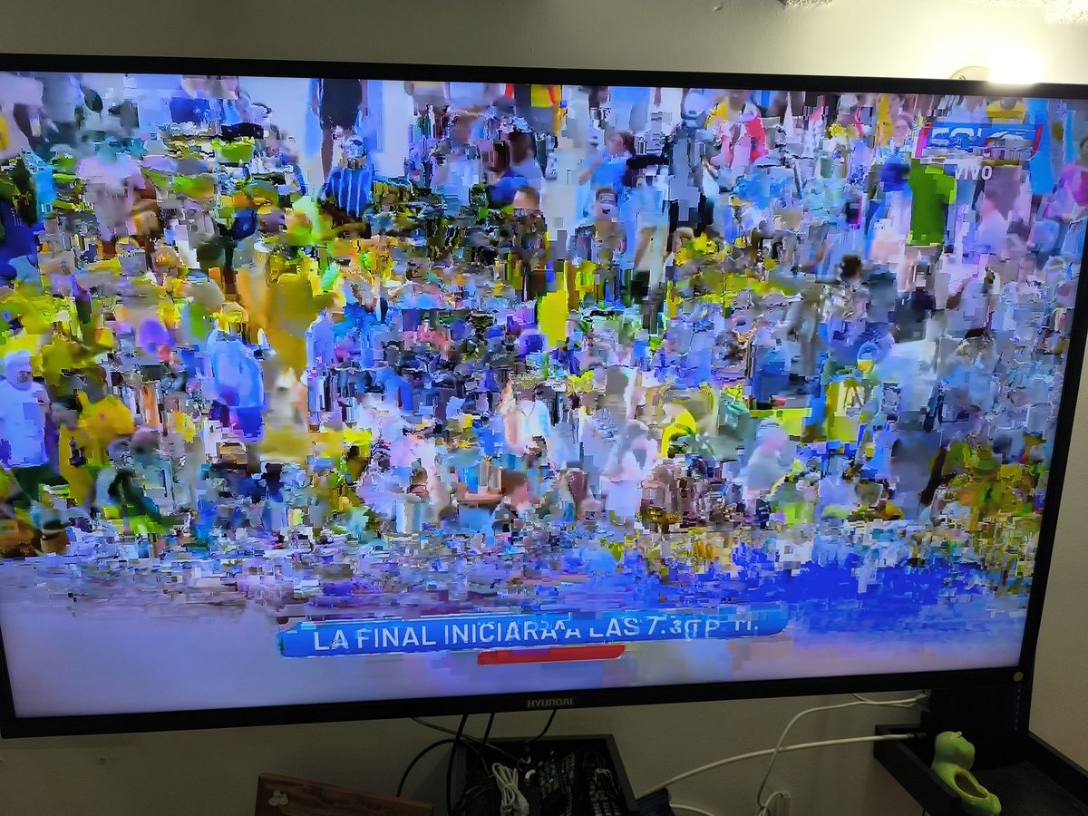 andresfer520's tweet photo. Y así como cuando uno quiere ver el partido y los de @Tigo_Colombia no colaboran... Uno se aguanta que la señal no sirva y tengan fallos pero justo hoy??? https://t.co/9iCLWgYtsI