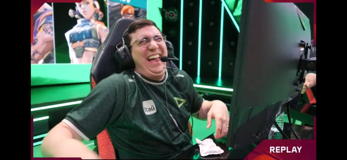 O pai tá feliz <a href="/loud_saadhak/">Saadhak</a>