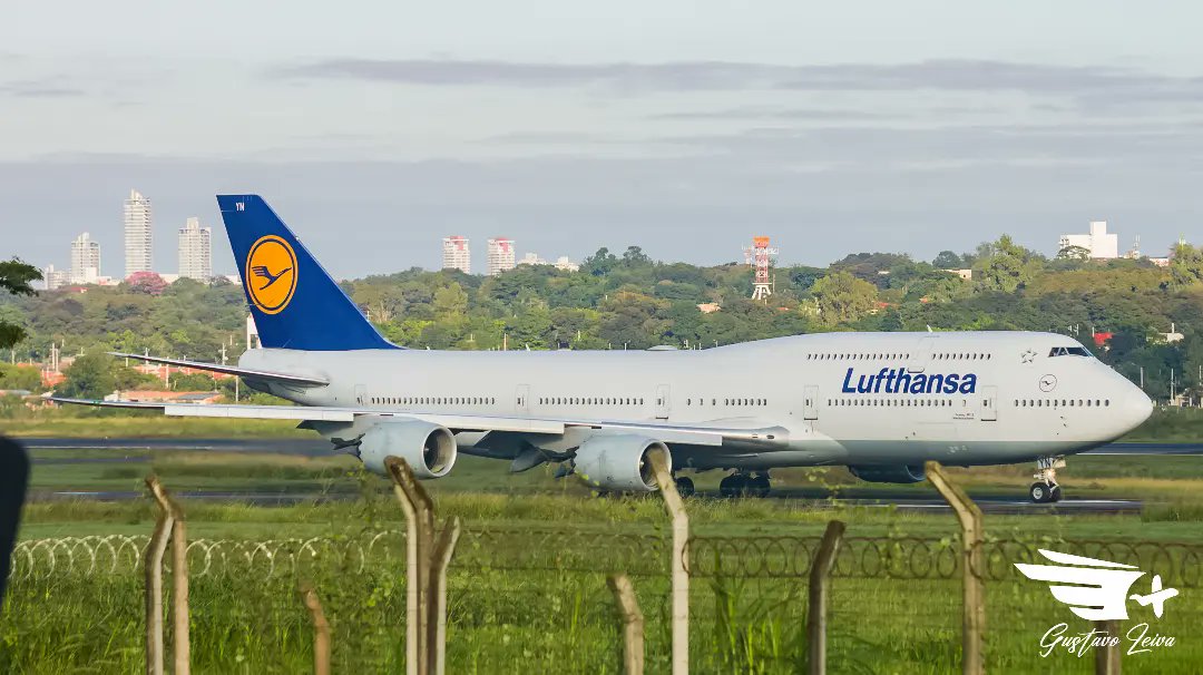 sgaspotting1's tweet photo. La gran sorpresa del día 😍 
La segunda visita en lo que va del año de la Reina de los Cielos en el @AeropuertoASU 🇵🇾
✈️ @Boeing 747-8i con registro D-ABYN de @lufthansa 🇩🇪 
📷 Excelentes fotos de @T0T0_leiva https://t.co/SGWddzo9xp