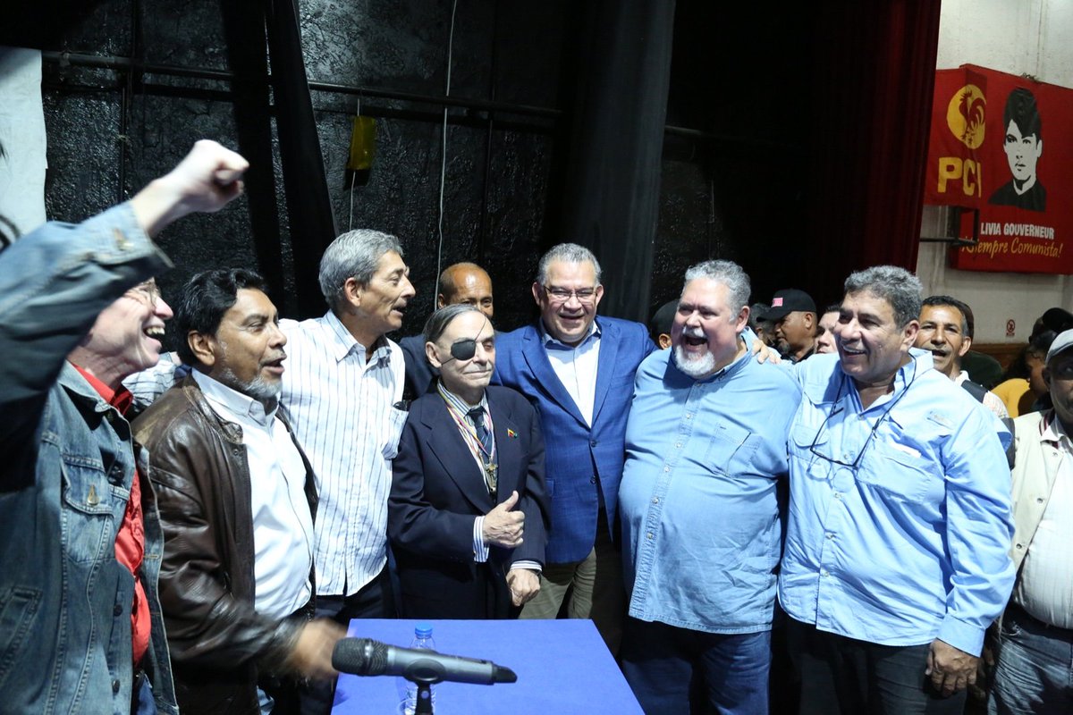 TorresMouzza's tweet photo. Enrique Márquez en el Encuentro programático: Desde este histórico lugar, Cantaclaro, nuestro movimiento se compromete a rescatar la vigencia de la CRBV, hoy violada por el gobierno de Maduro.
#PcvDignidad
#Redes
#BHP
#Centrados https://t.co/lNIHyRb0dB