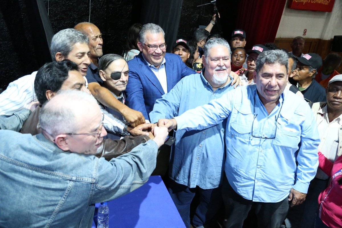TorresMouzza's tweet photo. Enrique Márquez en el Encuentro programático: Desde este histórico lugar, Cantaclaro, nuestro movimiento se compromete a rescatar la vigencia de la CRBV, hoy violada por el gobierno de Maduro.
#PcvDignidad
#Redes
#BHP
#Centrados https://t.co/lNIHyRb0dB