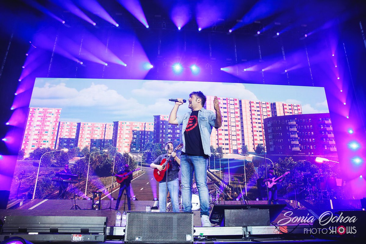 #PhotoShows <a href="/estopaoficial/">Estopa</a> ofrece una memorable e histórica noche en el Estadi Olímpic de #Barcelona con su #Gira25Aniversario frente a 60.000 personas
Más 📷 en el enlace! 👇🏼
photoshows.es/2024/07/concie…
📷: <a href="/soniaoo/">Sonia Ochoa</a> 

#Estopa #25Aniversario #Estopia #EstadiOlimpic #SoldOut