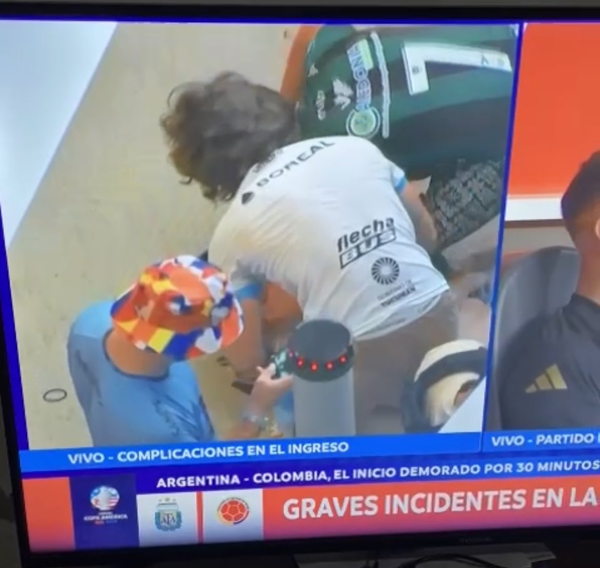 lucascasal19's tweet photo. En EEUU no te salva el estado, te salva el Decano https://t.co/3BtHTOca31