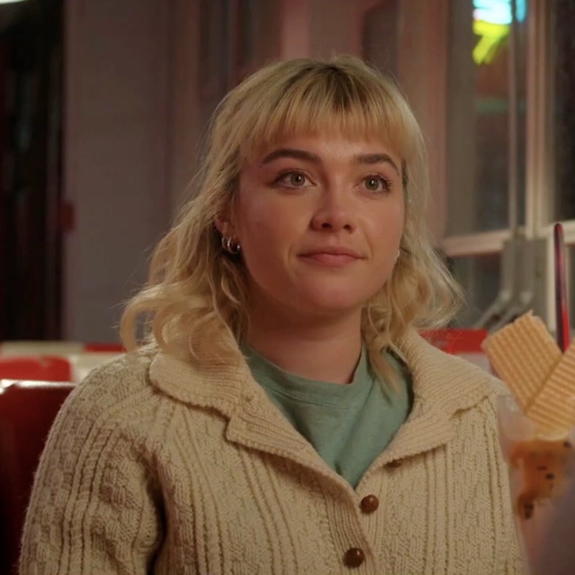 charliyuri's tweet photo. greta gerwig                         john crowley
                                   🤝 
            giving florence pugh bangs 
            to play the younger version 
                             of herself https://t.co/QjUjSnB0Xh