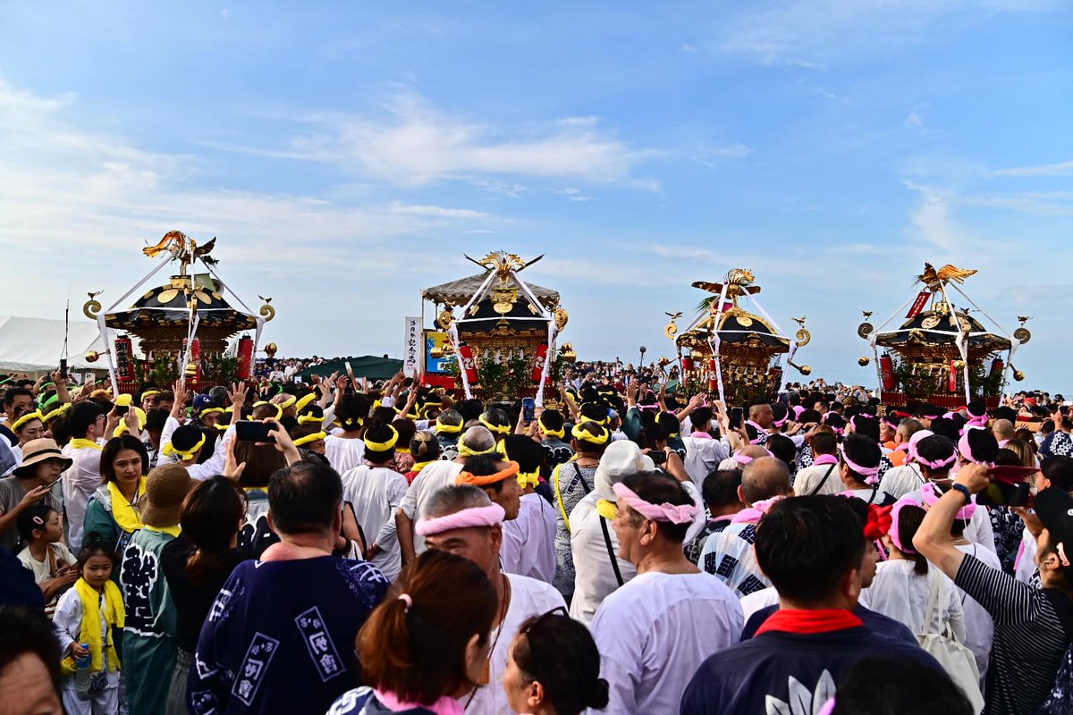 chigasaki's tweet photo. おはようございます。今朝の写真です。

夏の到来、暁の祭典「浜降祭」！

撮影： @macap44

#茅ヶ崎 #湘南 #浜降祭 https://t.co/FUxXa7bI1Y