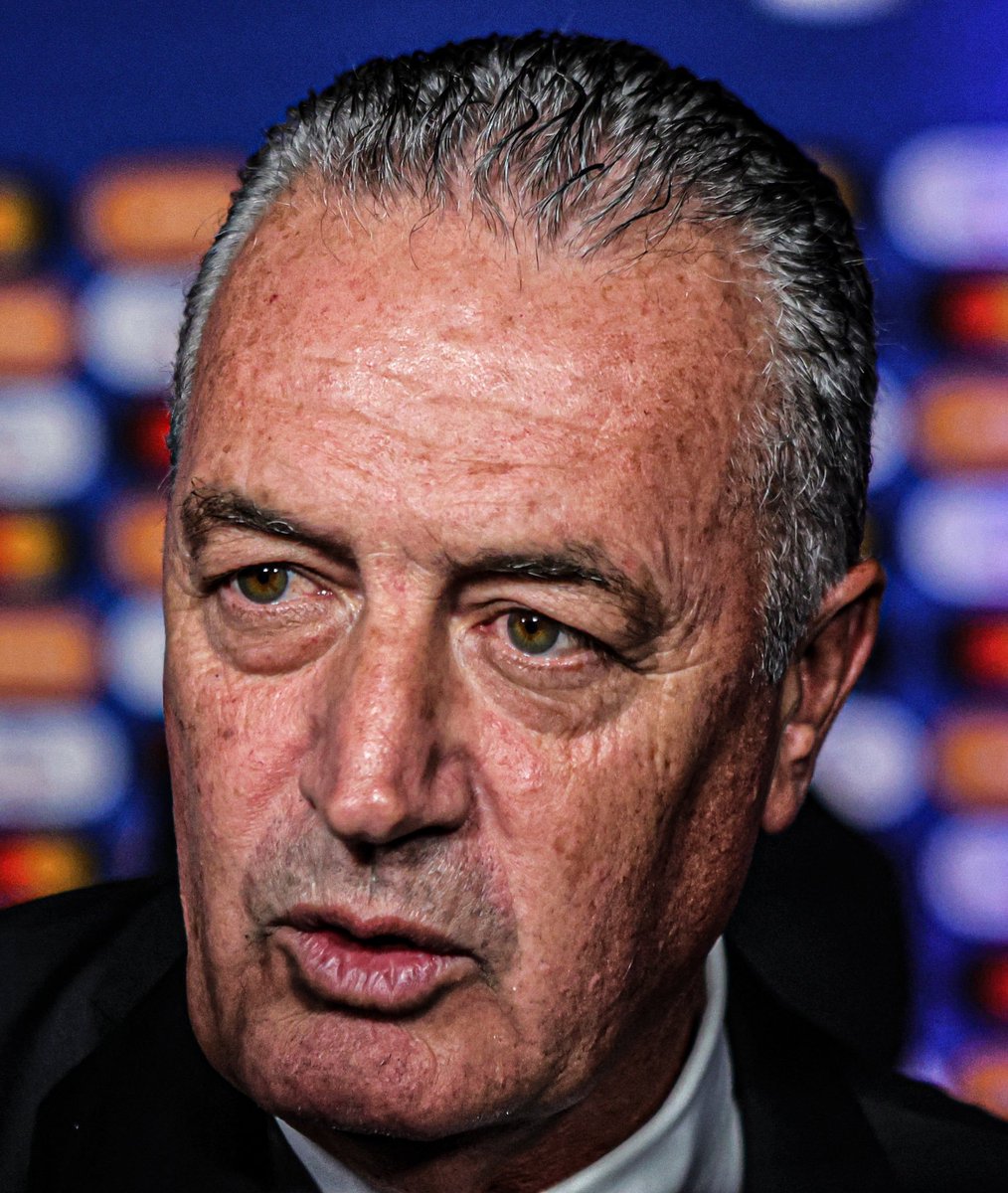 AtaqueFutbolero's tweet photo. 🚨🇵🇾 Gustavo Alfaro es NUEVO ENTRENADOR de la Selección de Paraguay.

✍️ Firma contrato hasta la Copa del Mundo 2026.

[@GerGarciaGrova] https://t.co/JVgVul3j5r
