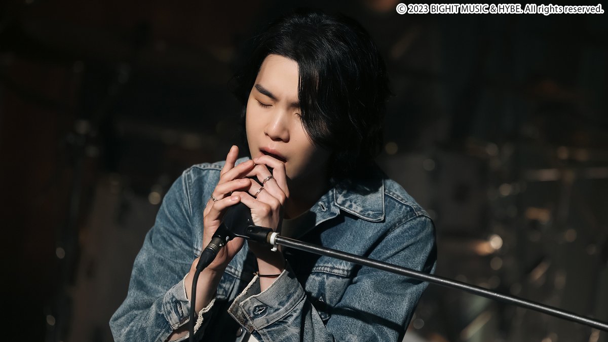 tbschannel's tweet photo. \今夜9時⭐TV初放送💜/
『#SUGA: Road to D-DAY』
スマホやPCでも🆗
全世界の人々がなぜこれほどSUGAの楽曲に感銘を受けるのか😭その理由が今夜明らかに🎥トップアーティストの苦悩と今後の夢と友人たちとの心温まる交流💜午後7時半からは『#D_DAY_TOUR_Japan』もOA📺 https://t.co/ZO2f2HfPqb https://t.co/1tlODVUWEr