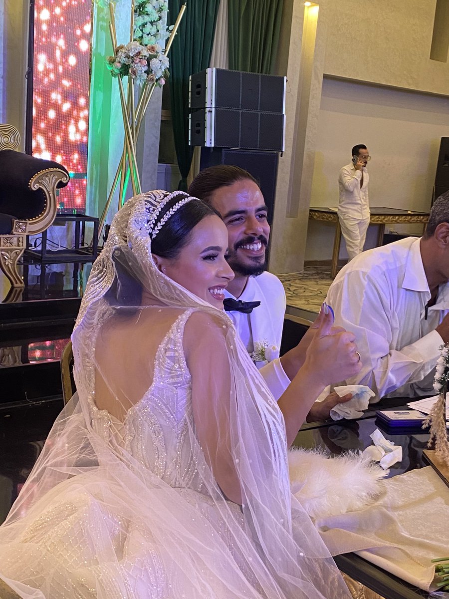 KholoudDarwis15's tweet photo. المهم اني اتجوزت امبارح الشخص اللي قولت عليه لا احنا صحاب بس🤷🏻‍♀️❤️💍 https://t.co/z1HOpNyo4d