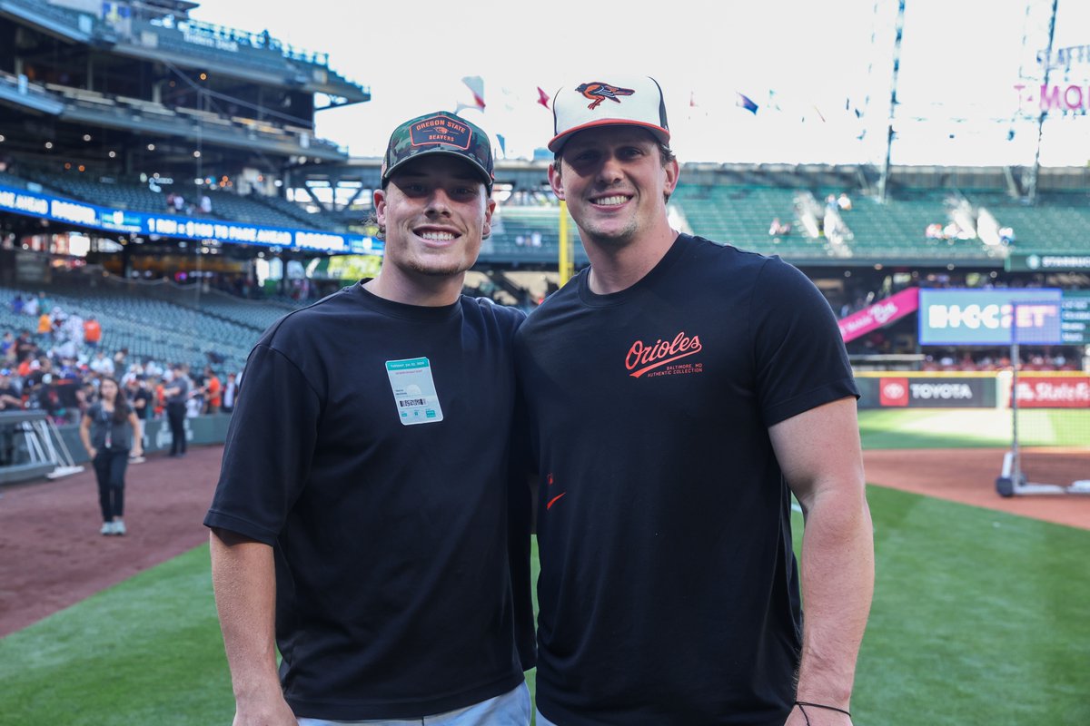 MLB's tweet photo. Travis Bazzana and Adley Rutschman. 💪

Oregon State ➡️ No. 1 overall pick in the #MLBDraft. https://t.co/PX81wWWvKA