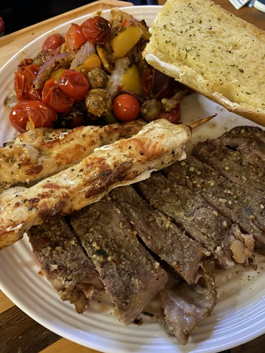 YumYumWpg's tweet photo. Supper is served!! All made in my Airfryer. Garlic rubbed Steak, Chicken Skewers, Roasted Veggies (Baby potatoes π₯, red onions π§
, mushrooms π, tri color bell peppers π«, cherry tomatoes π
) and garlic bread π₯ ππ½οΈ #yumyumwpg #SundaySupper #foodie #SupperIsServed #Airfryer https://t.co/dBjWP76Bd3