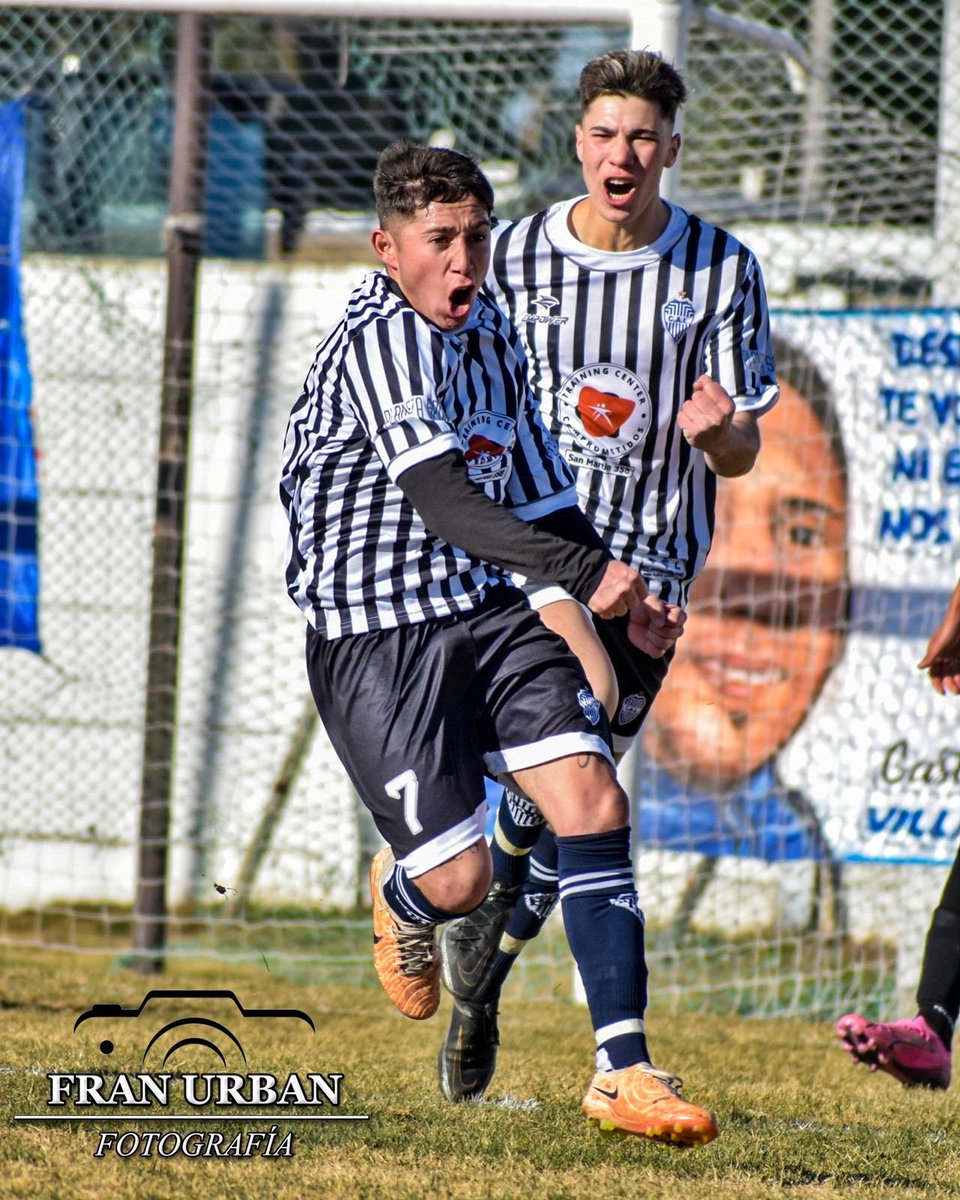 Urban_Fran's tweet photo. 🏆 #LigadelSur • Primera B

💥 #Libertad 🔵⚪️ se metió en la final de los Playoffs

⚽️ Venció 2-0 a #Comercial en el Manuel Manzano con los goles de Pablo Pérez y Ramiro Ullmann. https://t.co/qagBahZYhD