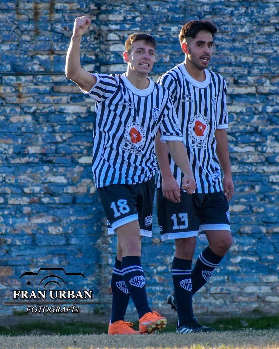 Urban_Fran's tweet photo. 🏆 #LigadelSur • Primera B

💥 #Libertad 🔵⚪️ se metió en la final de los Playoffs

⚽️ Venció 2-0 a #Comercial en el Manuel Manzano con los goles de Pablo Pérez y Ramiro Ullmann. https://t.co/qagBahZYhD