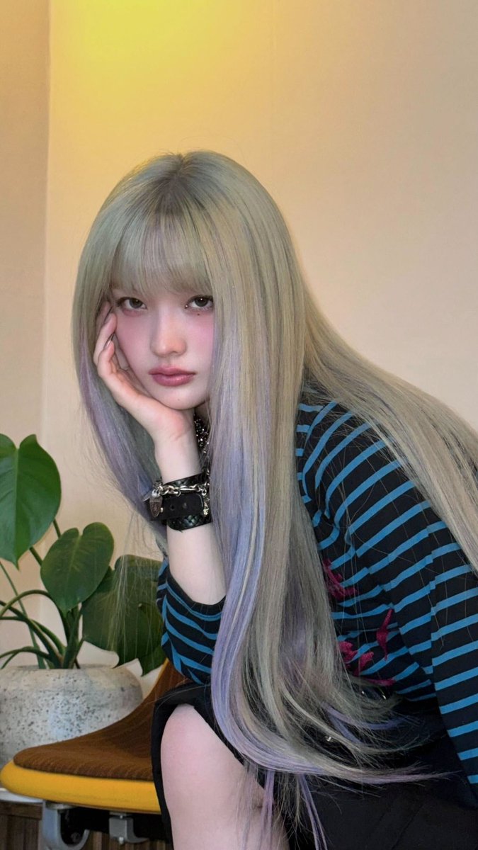 ILLIT_twt's tweet photo. 😼 ⛓️❤️

#ILLIT #아일릿 #IROHA #이로하 https://t.co/LQ9bwbRhhw