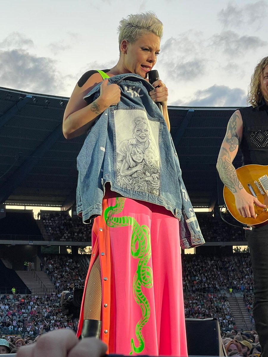 ButheauM's tweet image. Thank you so much @Pink, i hope you liked it 🥹❤️
