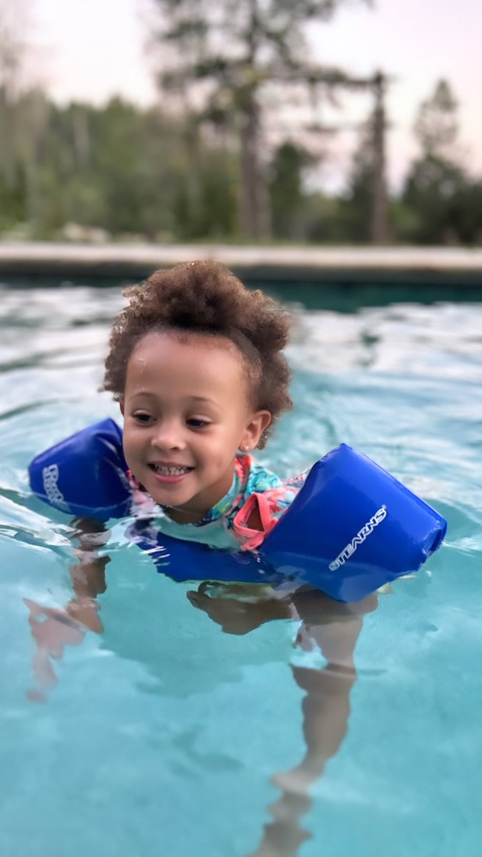 emmaexc's tweet photo. This girl has been doing so good in the pool! Independently swimming! She’s jumping (even diving), and swimming with her face in the water. I’m so proud of her 🥺😭🤍 https://t.co/tNk16Qx6uo