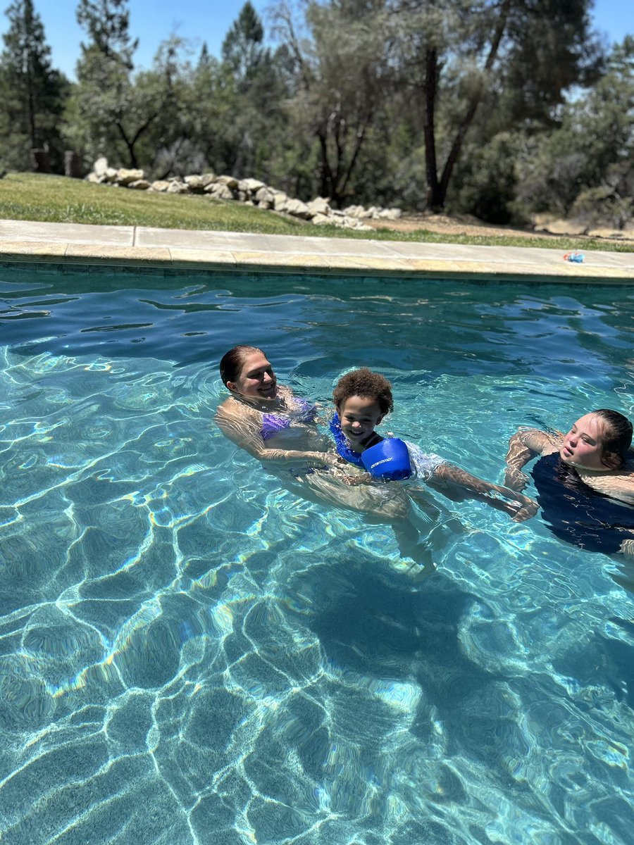 emmaexc's tweet photo. This girl has been doing so good in the pool! Independently swimming! She’s jumping (even diving), and swimming with her face in the water. I’m so proud of her 🥺😭🤍 https://t.co/tNk16Qx6uo
