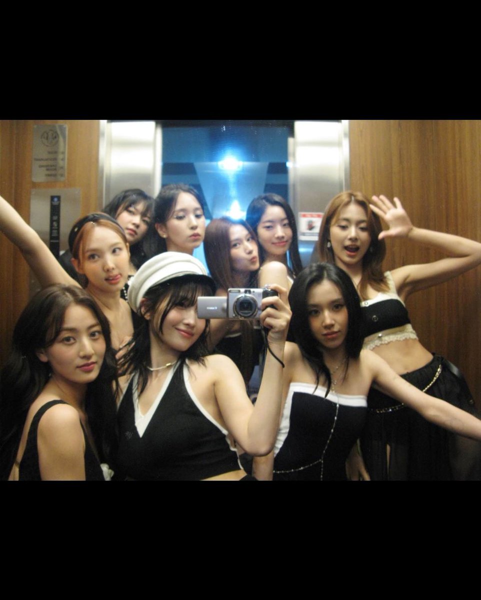 지효 tweet media