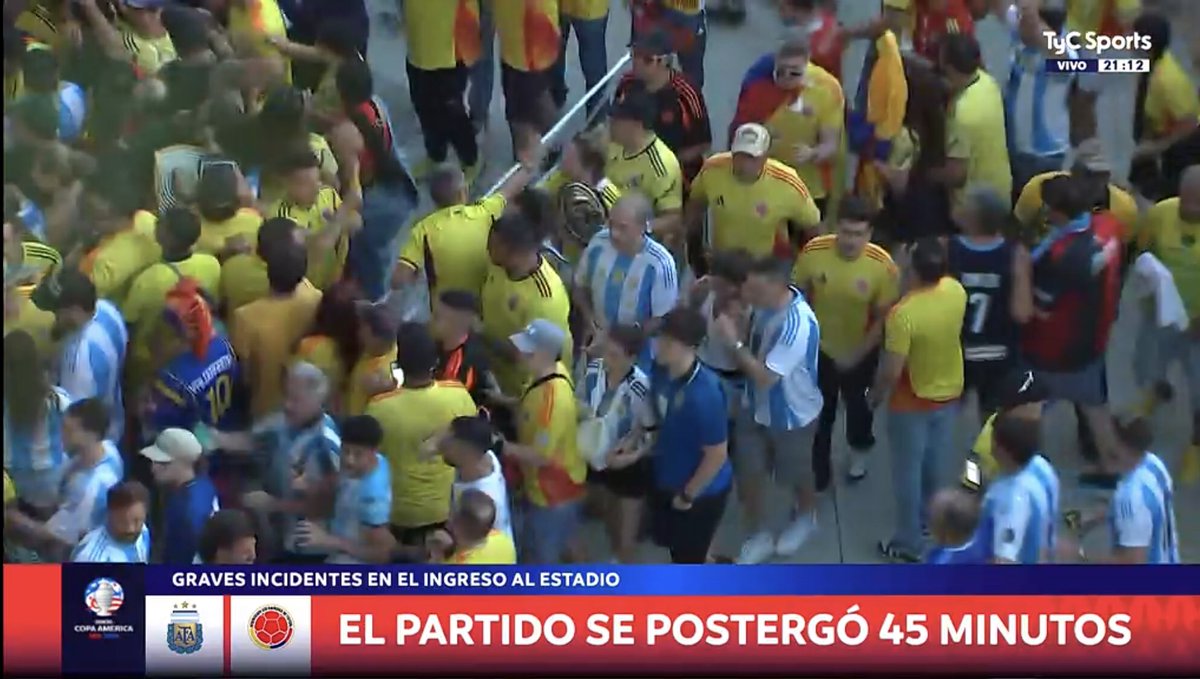 BocaPueblo012's tweet photo. Renuncia urgente @agdws estás haciendo mierda el fútbol. https://t.co/hxUX6xxE1y
