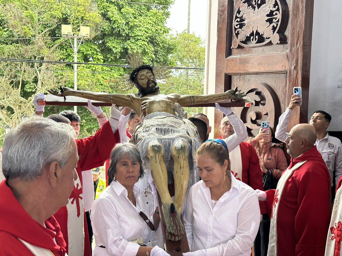 Trasladado el Santo Cristo de La Grita al altar mayor de la Basílica Espíritu Santo