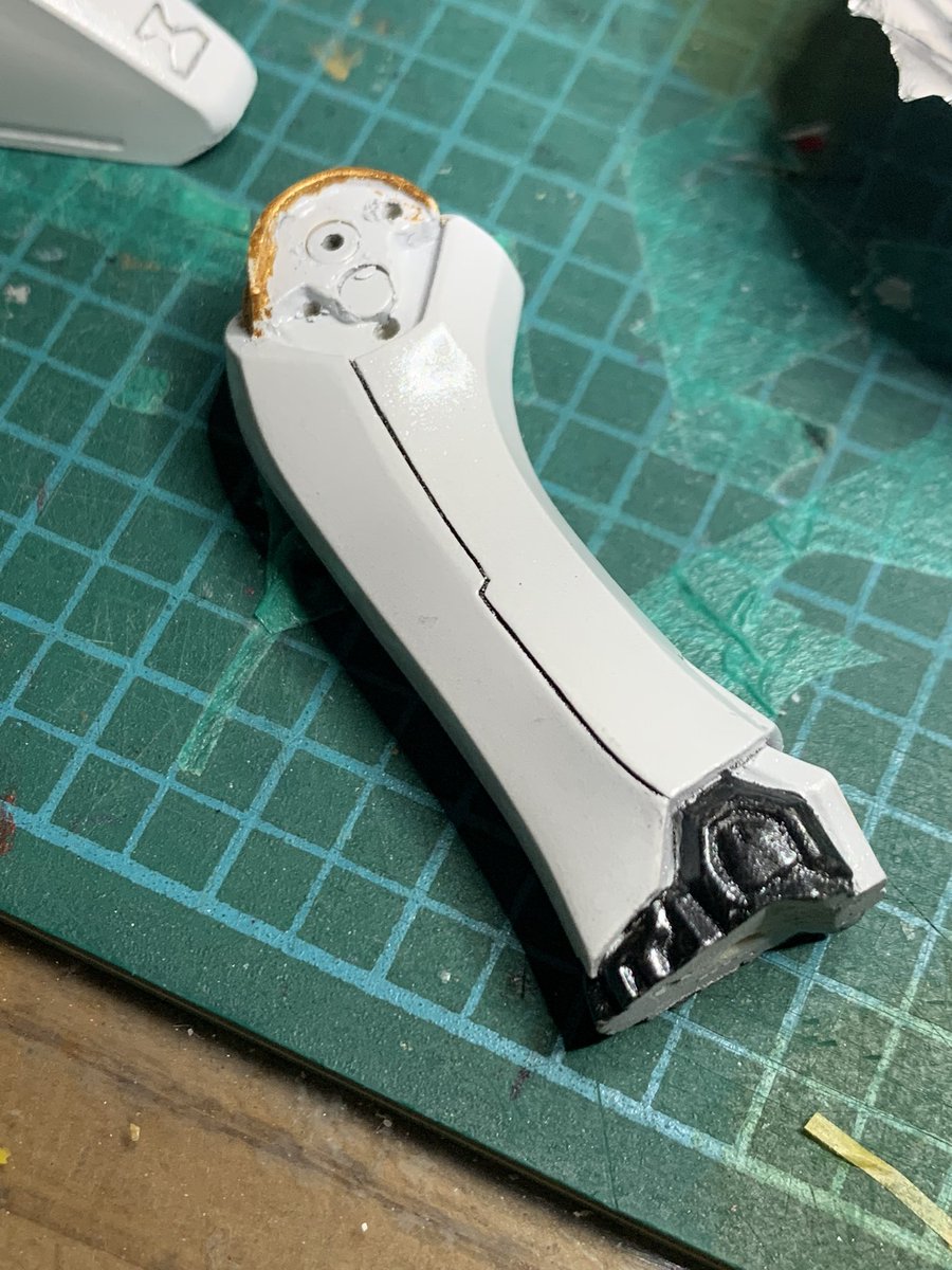 taketamo072410's tweet photo. スミ入れにはこれを使ってやってみています
イラスト用のペン✒️
ファレホを薄めてペン先に溜めて
なぞるもしくは押し付けるといい感じ
筆ではみ出さないようにするのもいいんですけどね　😆
今日は☔️なのでぼちぼちやります
#JUNONE
 #FSS_jp 
#ガンプラジオ https://t.co/jH3tIIlhN6