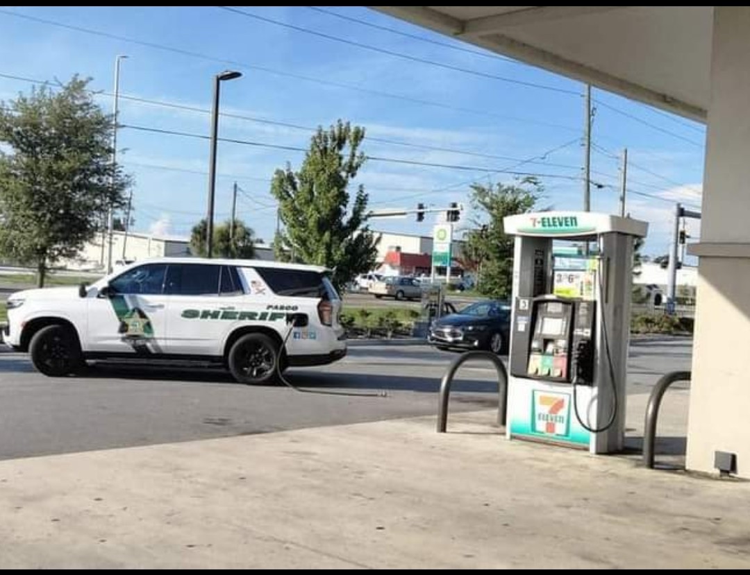 RebeccaYuengli2's tweet image. Here in Pasco Florida we have DEI deputies driving around with gas ⛽️ nozzles. 
Sheriff says he's short on deputies.  Instead of sending deputies to implicit bias training, maybe Nocco can send them to gas fueling training.  
Let's make Pasco professional again. 
#pascofl