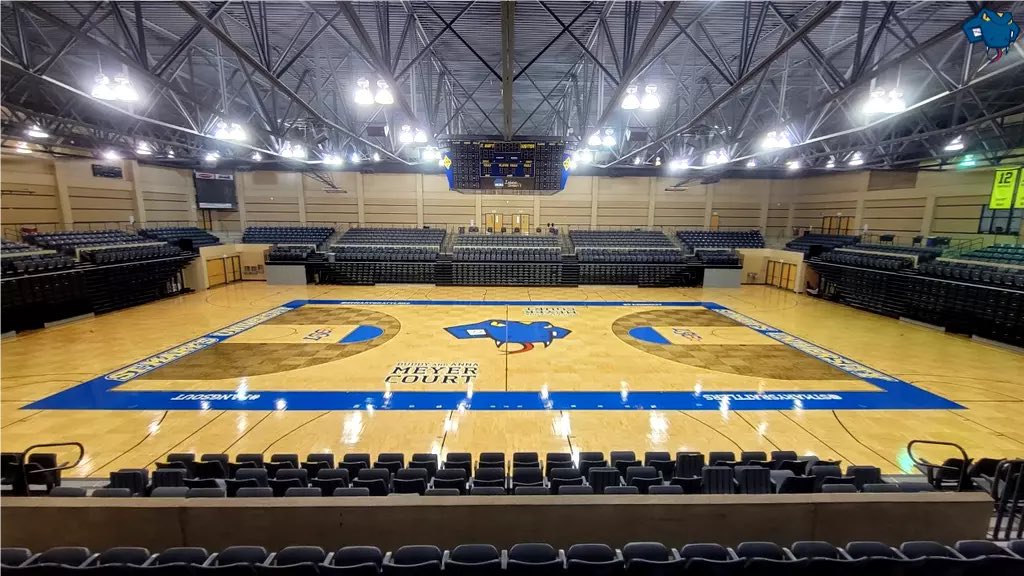 rakenvargas55's tweet photo. After a great conversation with Coach @_DLew_ I am blessed to announce I have received an offer to @StMUmbb #FangsOut https://t.co/k5b18GlcEh