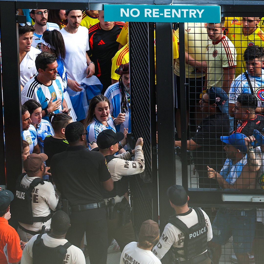 brfootball's tweet photo. The start time for the Copa América final has been delayed for a second time after fans without tickets entered the stadium https://t.co/h3tBSgqBx8
