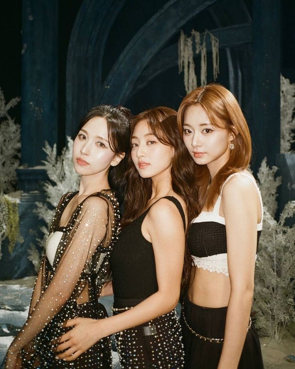 지효 tweet media
