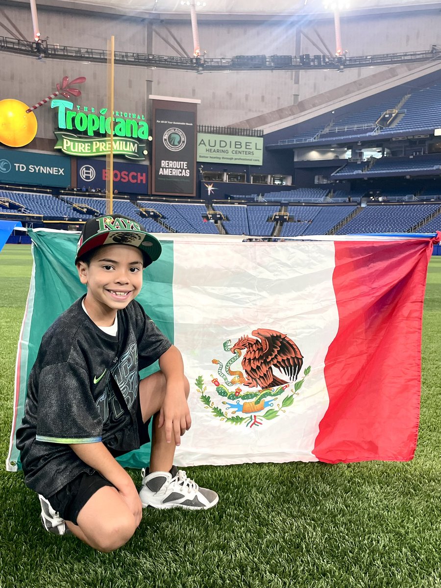 ClaudiaRafael2's tweet image. Romeo with his new Rays 🇲🇽 hat!
He was so happy; he had to get some pics on the field rocking it! 
Let’s Go Rays!!! 
#RaysUp #LetsGoRays #MLB #Mexico