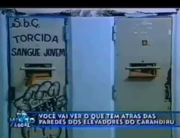 é ele ali?