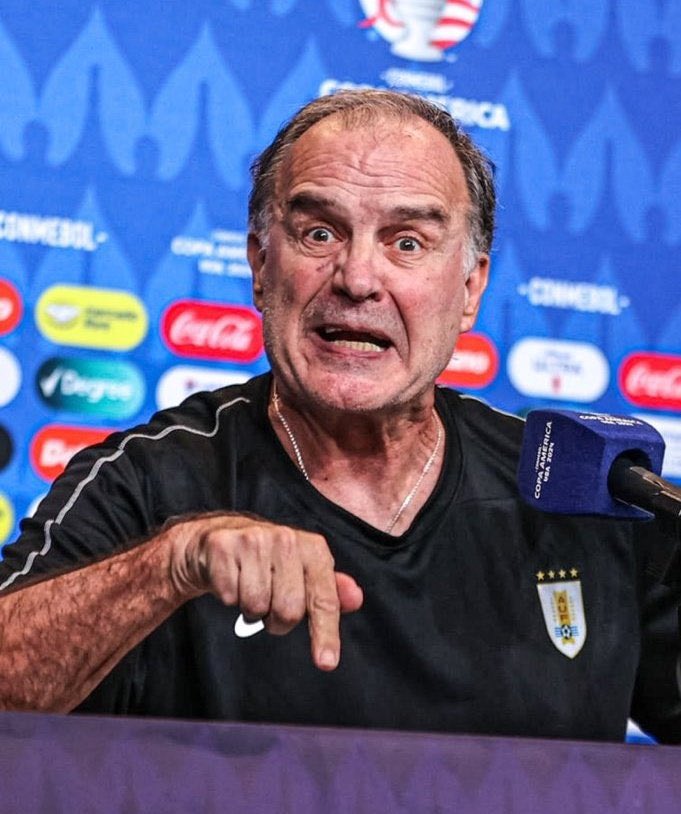 Lo trataron de loco y terminó estando más cuerdo que todos. 

Hay miles de idiomas, pero Marcelo Bielsa decidió hablar con el de la verdad.