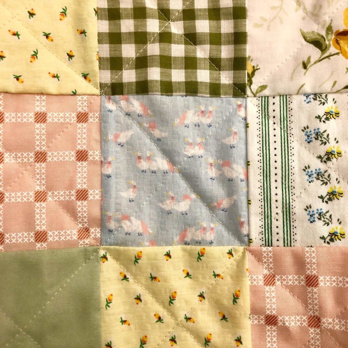 krsextonart's tweet photo. This weekend’s make! It was going to be a spring/summer wall hanging to go above my desk, but I changed my mind and made it a quilted tote instead! A little cottagecore, grannychic vibe using mostly thrifted fabrics. The geese being my favorite of the bunch. https://t.co/kGCoaoezPV