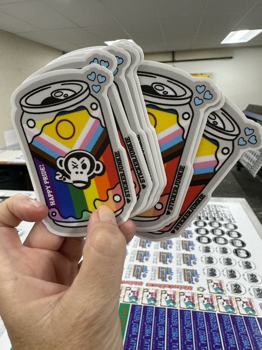 andrealake101's tweet photo. @abaroftheirown @stickermule Heeey!!  I own @StkrJunkie , have since 1999.  💯 female owned &amp; operated.  Would love your business https://t.co/1FDuAifs4d