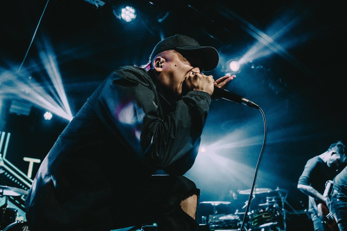 takrock113's tweet photo. 📸 @night_owl_syndrome
Let’s do this again people.
Follow my band @quietudeband and come say hi to us at a show. See you all soon and thnx🙏
#quietudeband #go2sleep #vocalist #kinfoldofficial #1720warehouse https://t.co/kGb6oiqbdr