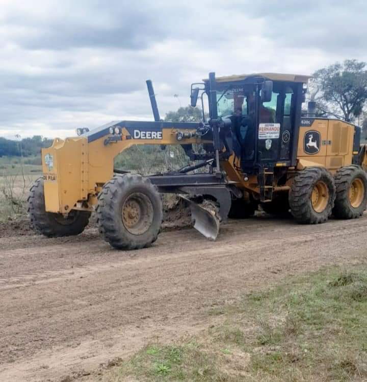 MuniPilarPy's tweet photo. 👉 En apoyo al deporte motor hoy perfilamos el circuito de velocross ubicado en la compañía #Yataity (sector Yegros Paso) con la motoniveladora de la Muni para mantenerlo en buenas condiciones para su utilización 🚜 💪 #TuMuniResponde https://t.co/MefML3UzvE